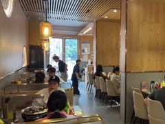 大堂-围炉肉舍•炭烤活鳗•丹东海鲜烤肉(步行街店)