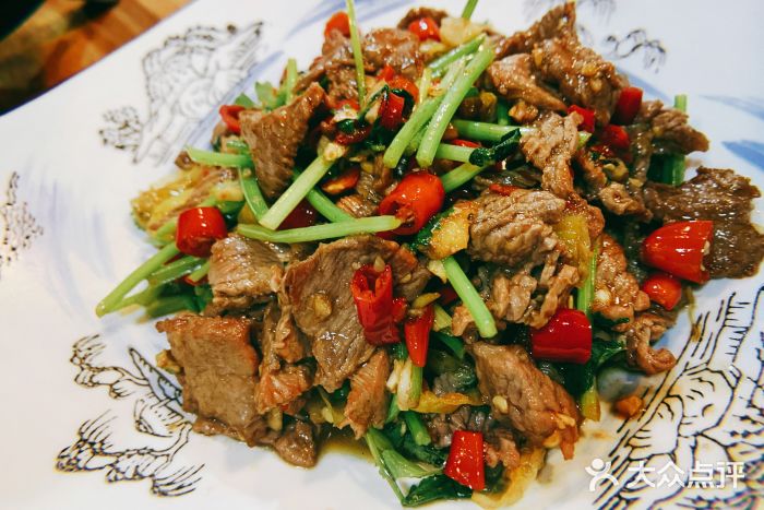 湘聚南县土菜馆(龙山二路店)小炒黄牛肉图片