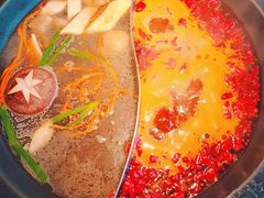 菌汤和麻辣锅底-井格重庆火锅(花乡奥莱店)