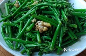 Stir-fried Buddha's Hand Squash with Garlic