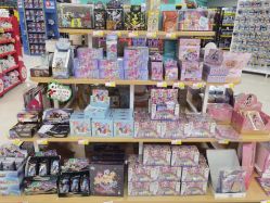 -卡通派潮品玩具折扣仓(青岛新城吾悦广场店)