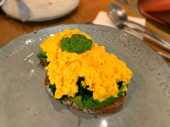 炒蛋菠菜牛油果香草酱吐司-Wagas沃歌斯(太古汇店)
