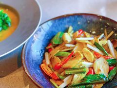 野芫荽炒牛肝菌-半山腰·云南菜(侨福芳草地店)