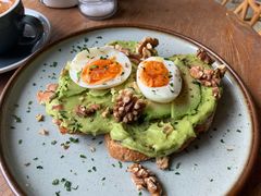 牛油果煮蛋吐司-RAC BAR(安福路店)