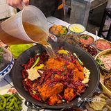 今年暑假火出天际的重庆老火锅|通天排队你敢信？