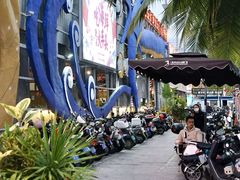 -三亚火车头万人海鲜广场