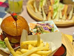 墨西哥辣味牛肉起司汉堡-遇见西木美式餐厅(体育路店)