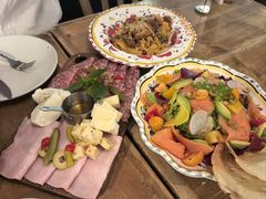 三文鱼牛油果沙拉-Alimentari Grande(东湖路店)
