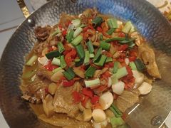 -阿瓦山寨·湘菜现炒·剁椒鱼头王(咸阳总店)