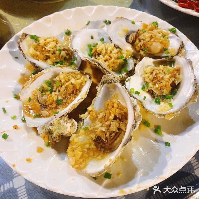 三亚火车头万人海鲜广场生蚝图片