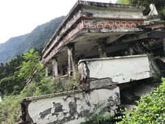 -四川汶川特大地震漩口中学遗址