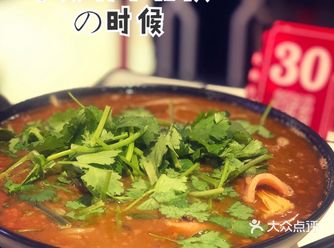 這家米線店沒有不排隊の時候喔！