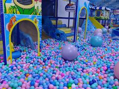 -多彩贵州城极地海洋世界