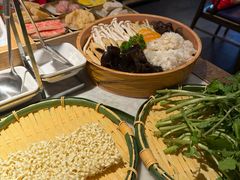 -尚尚仙·酸汤猪手·猪肚鸡火锅(华联万柳购物中心店)