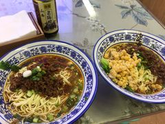-渝之汇牛肉豌杂面