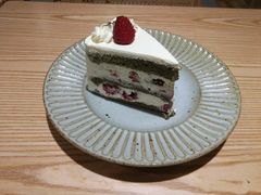 抹茶树莓鲜奶蛋糕-猫里有甜