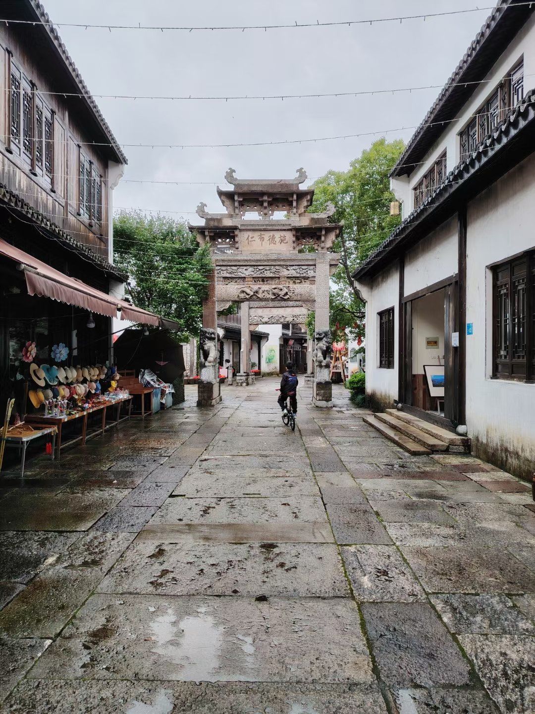 杭州千岛湖景区的文渊狮城,是一个承载着前世今生故事的地方.