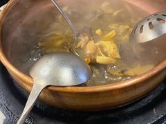 菌菇鸡煲-阿山卓·野生菌火锅·纳西火塘烤肉