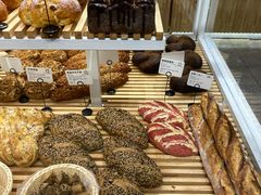 -焙丽拾光(麦凯乐直营店)