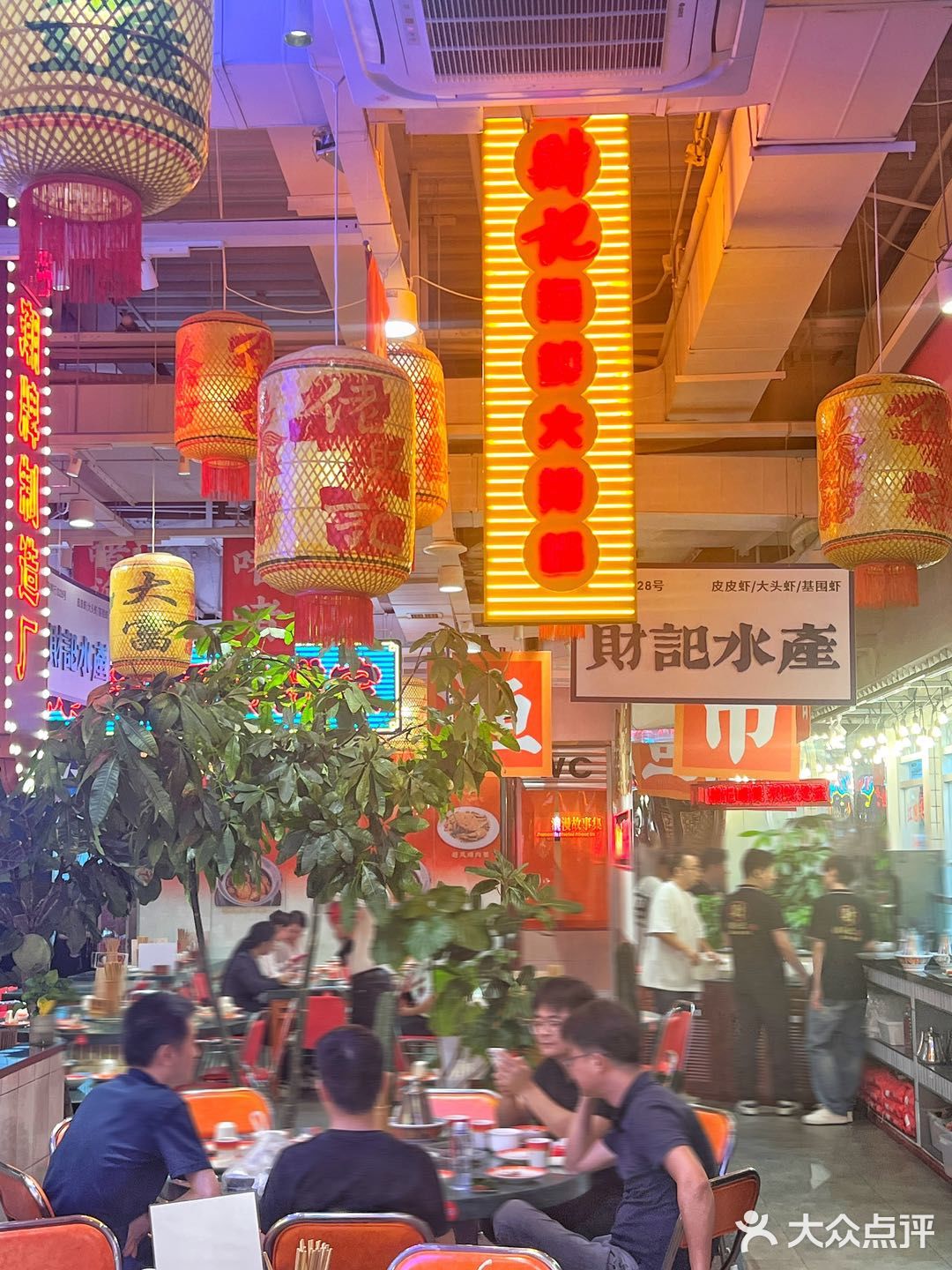 兴盛路新店，专注大头虾的海鲜大排档 