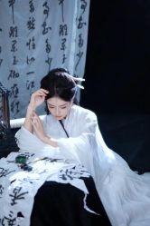 -虞美人汉服摄影
