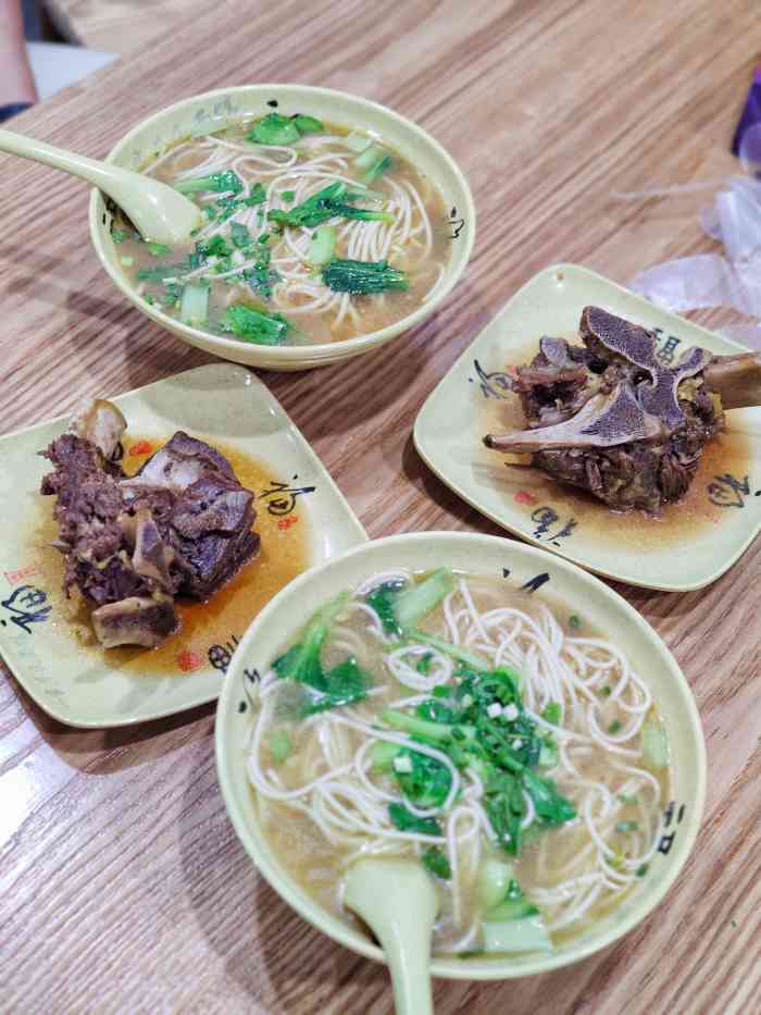 一家牛杂面馆(界桥弄店)-"百丈东路沧海路这边,王家弄一排沿街商铺下.