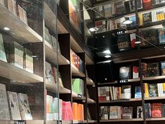 -钟书阁(群光广场店)