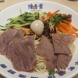 不得不感叹，饶是兰州牛肉面它来了无锡也得接地气做成甜口