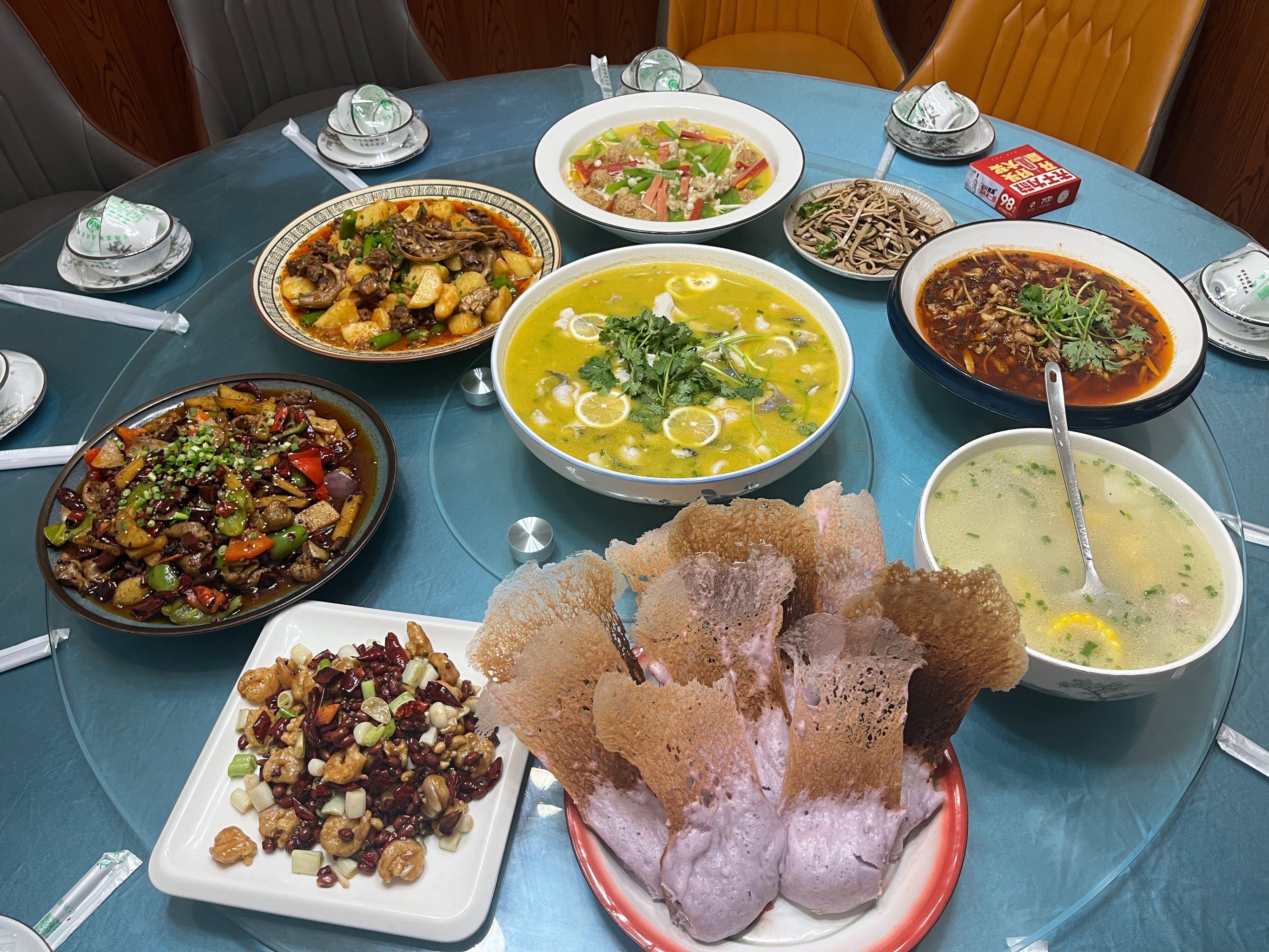 为我们呈上一道道充满自然韵味和浓厚乡情的美味佳肴