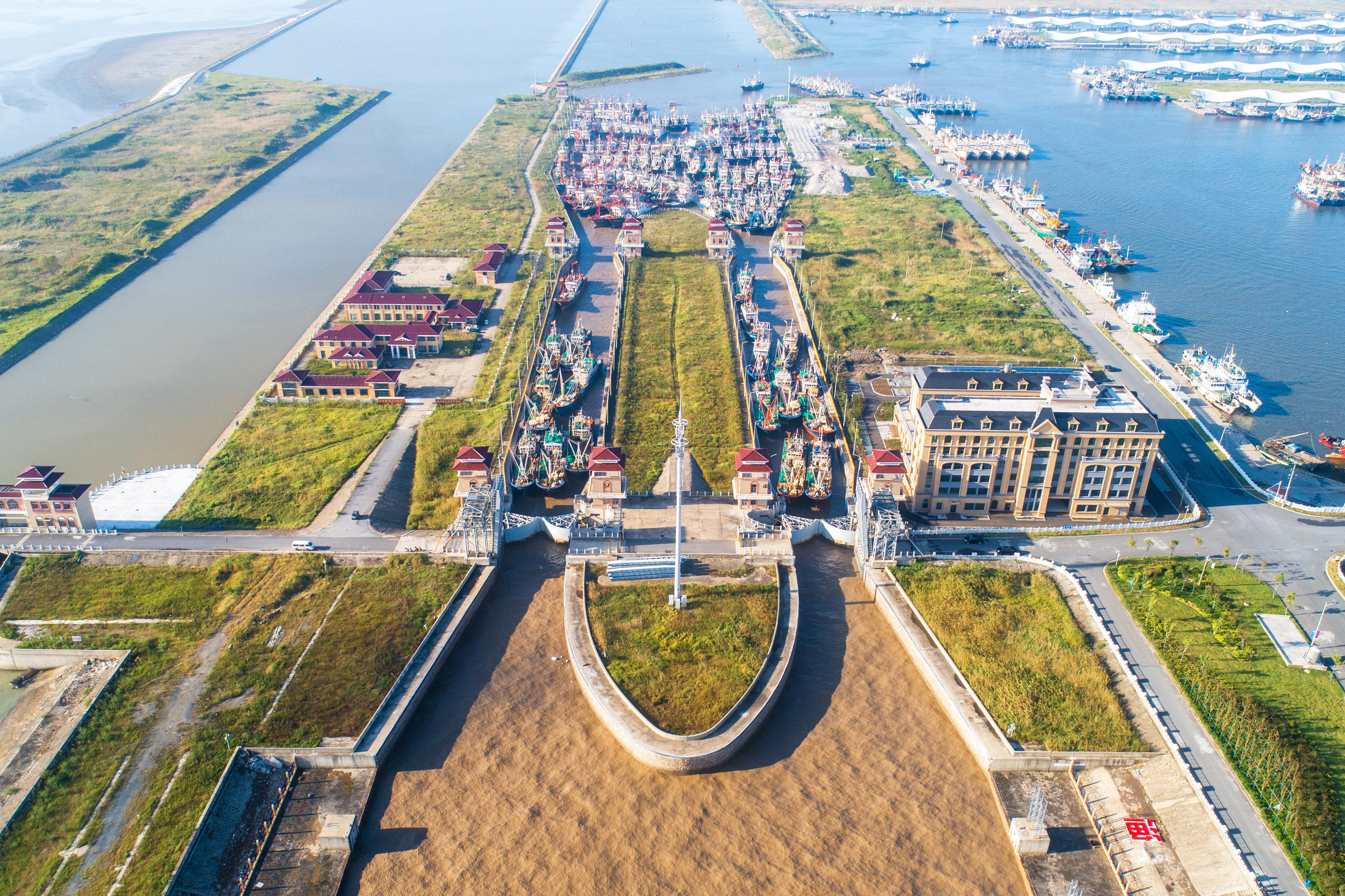 n通州湾灯塔-蛎蚜山国家海洋公园-杏花村大酒店-鹤城公园-吕四渔港