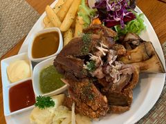 -Chom Cafe and Restaurant