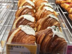 早餐肉蛋芝士可颂-PAOPAO Bakery&Café(港汇店)