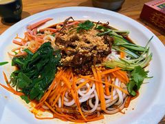 老滇凉米线-老滇山寨•云南特色菜•地方菜•民族风情歌舞表演(金碧店)