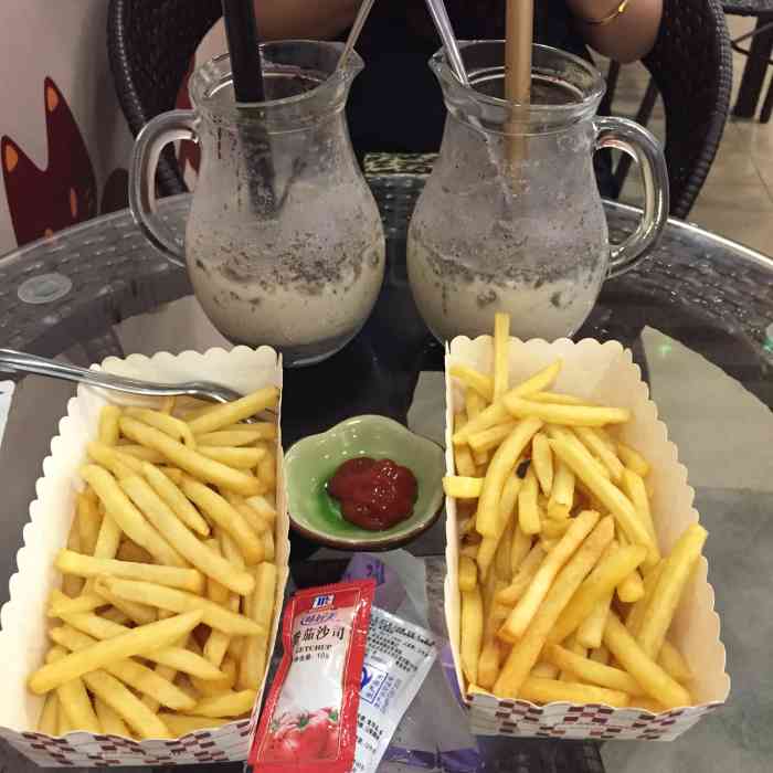 sara_yss 2010年5月3日 打分 4 /人 这家店的饮料很便宜,奶茶类的喝
