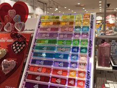 -名创优品(北京新中关购物中心地铁层店)