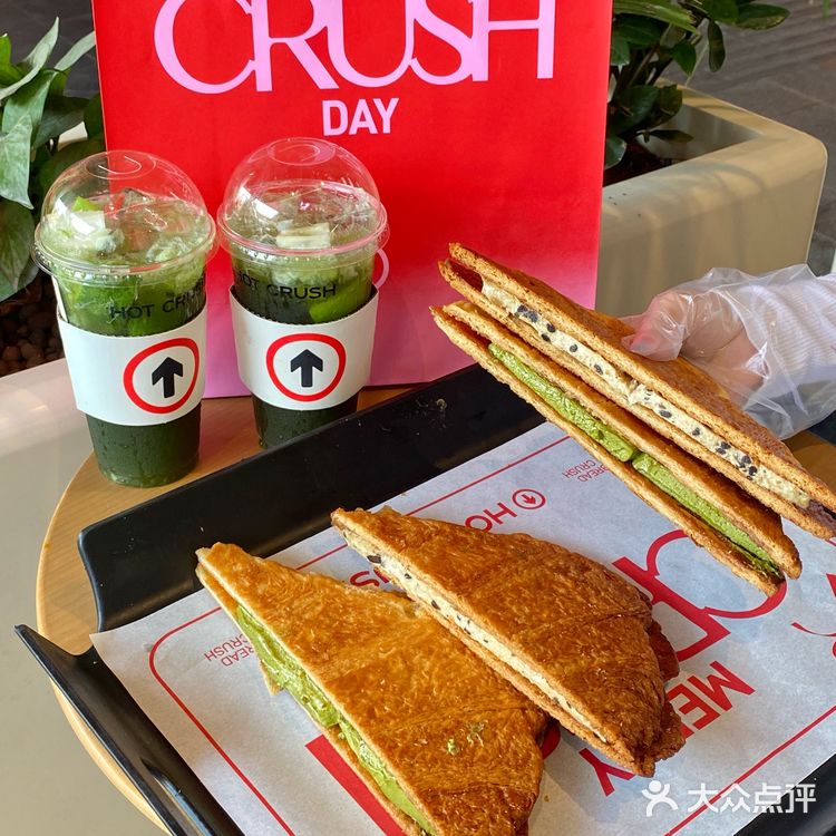 海口龙湖天街!排队也要吃的。。。