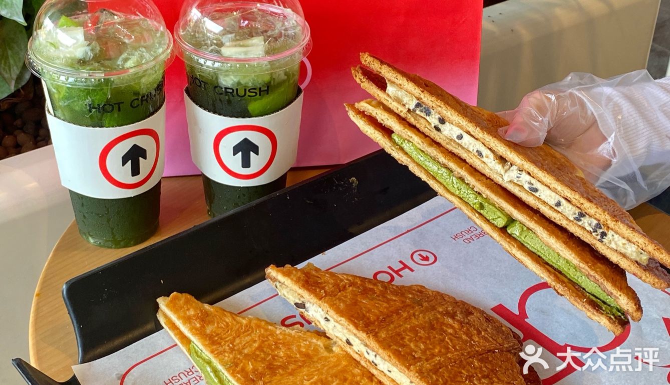 海口龙湖天街！排队也要吃的。。。