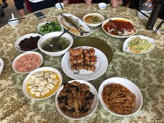 -鸿一饭店(隐秀路店)