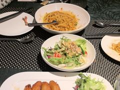 三色藜麦牛油果健康沙拉-翡翠鸟精品泰国菜(北辰财富中心店)