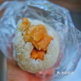 咬痕处的米粘在一起，叼姐说这是糯米比例高的关系