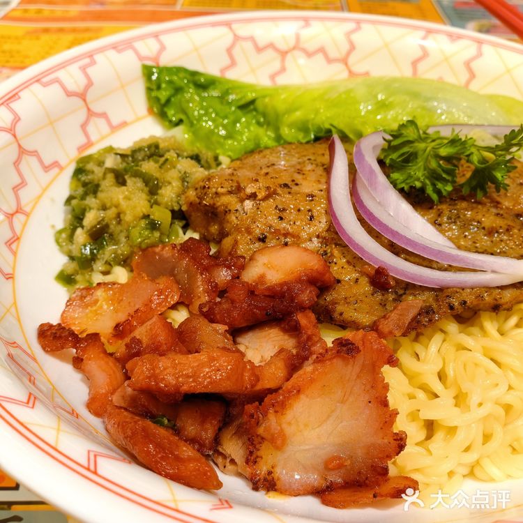 电视剧中的老香港风情，饭店现在试业有8折优惠