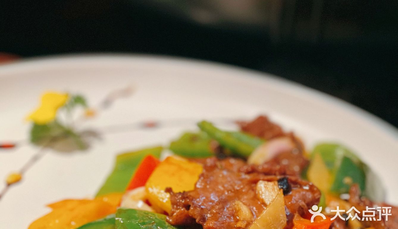 穿上国风旗袍，在百年洋楼品尝极致美食盛宴