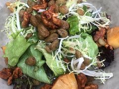 烤菠萝色拉-Golden Lily河内巴黎法越料理餐厅(建国西路店)