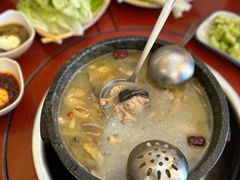 -鲁朗纳麦石锅鸡庄园