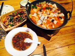 -老滇山寨•云南特色菜•地方菜•民族风情歌舞表演(金碧店)