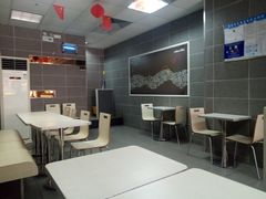 大堂-华莱士·全鸡汉堡(湛江新华店)