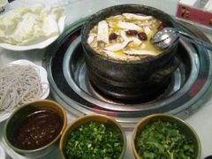 石锅松茸鸡-南渝食府.墨脱石锅松茸鸡
