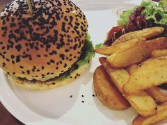 招牌牛肉汉堡-UPPER KITCHEN(延安路店)