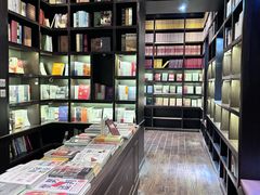 -钟书阁(松江泰晤士小镇店)