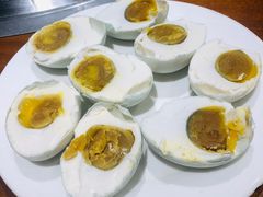 咸鸭蛋-铁锅炖灶台鱼老三炖鱼馆
